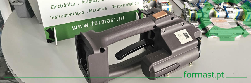 Ferramenta de cintar el&eacute;trica port&aacute;til para fitas polipropileno (PP) e poli&eacute;ster (PET), alimentada por bateria.